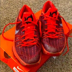KD 8 crimson red